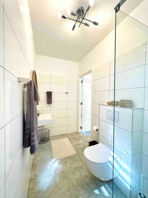 Villa Kiwi 3 min to the Beach with Private Magnesium Pool & Dive Rinse Tank