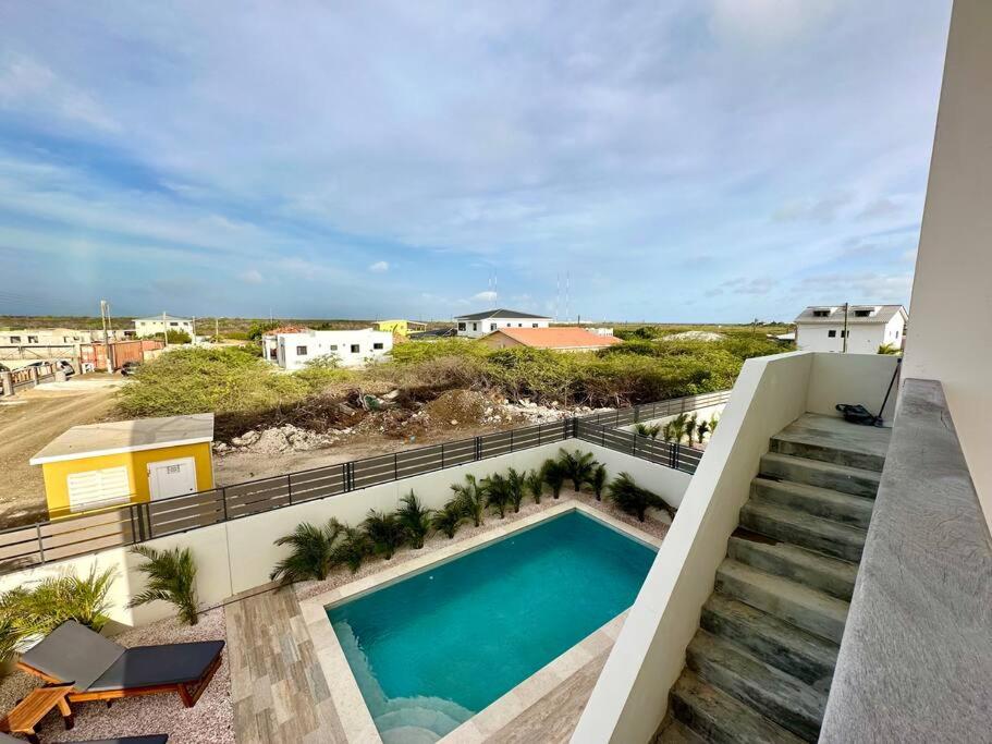 Villa Kiwi 3 min to the Beach with Private Magnesium Pool & Dive Rinse Tank