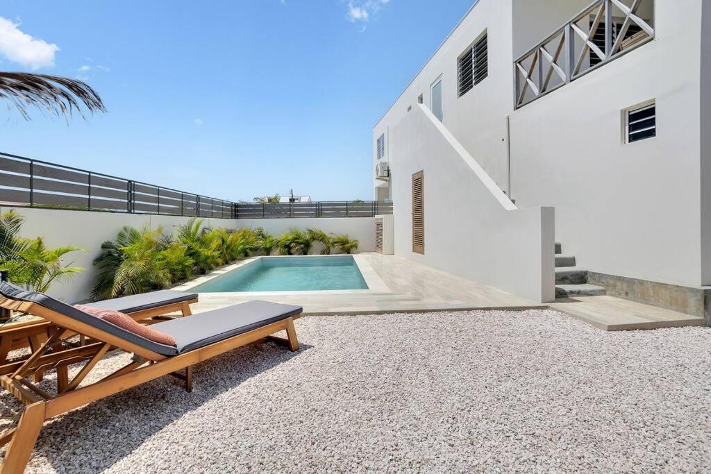 Villa Kiwi 3 min to the Beach with Private Magnesium Pool & Dive Rinse Tank