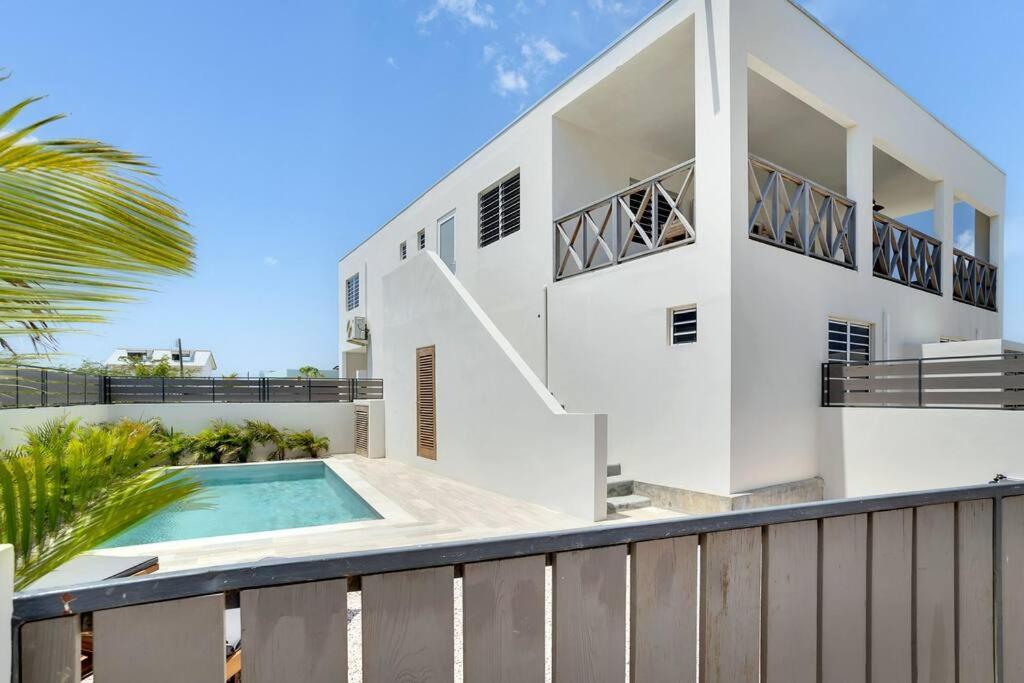Villa Kiwi 3 min to the Beach with Private Magnesium Pool & Dive Rinse Tank