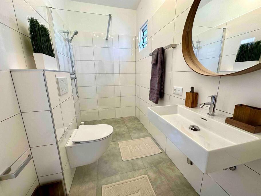 Villa Kiwi 3 min to the Beach with Private Magnesium Pool & Dive Rinse Tank