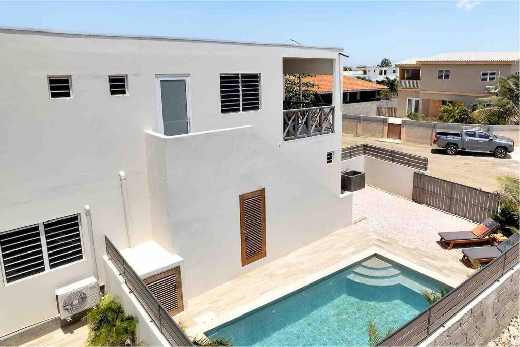 Villa Kiwi 3 min to the Beach with Private Magnesium Pool & Dive Rinse Tank