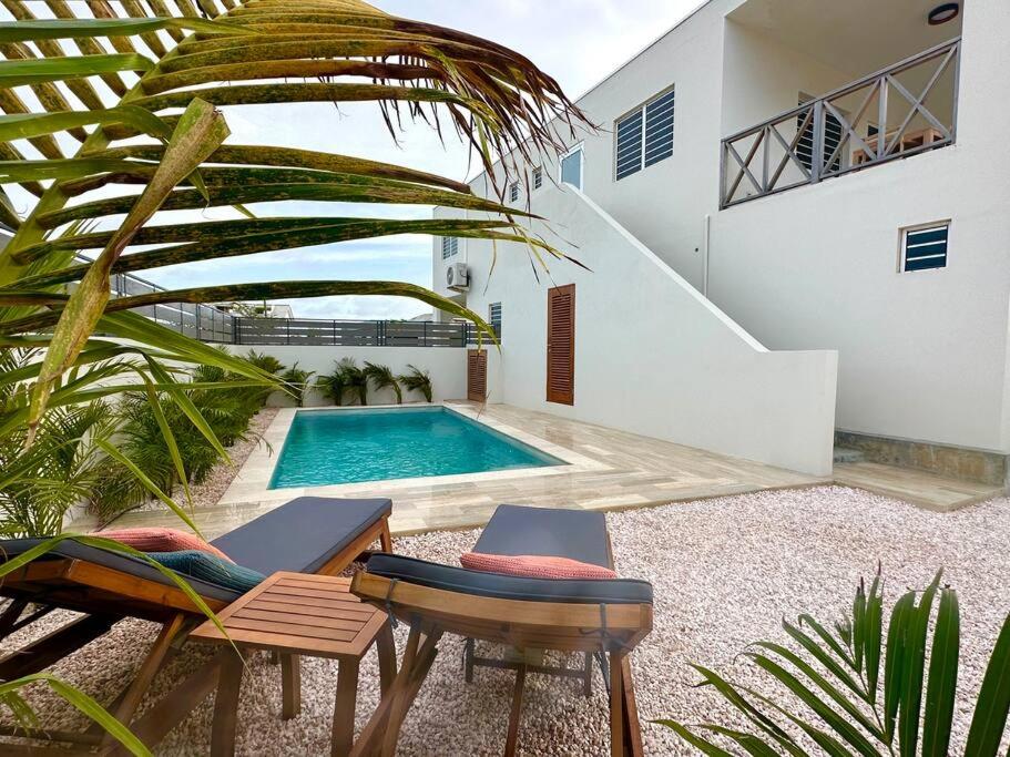 Villa Kiwi 3 min to the Beach with Private Magnesium Pool & Dive Rinse Tank