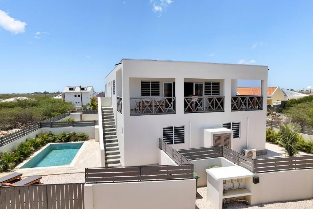 Villa Kiwi 3 min to the Beach with Private Magnesium Pool & Dive Rinse Tank