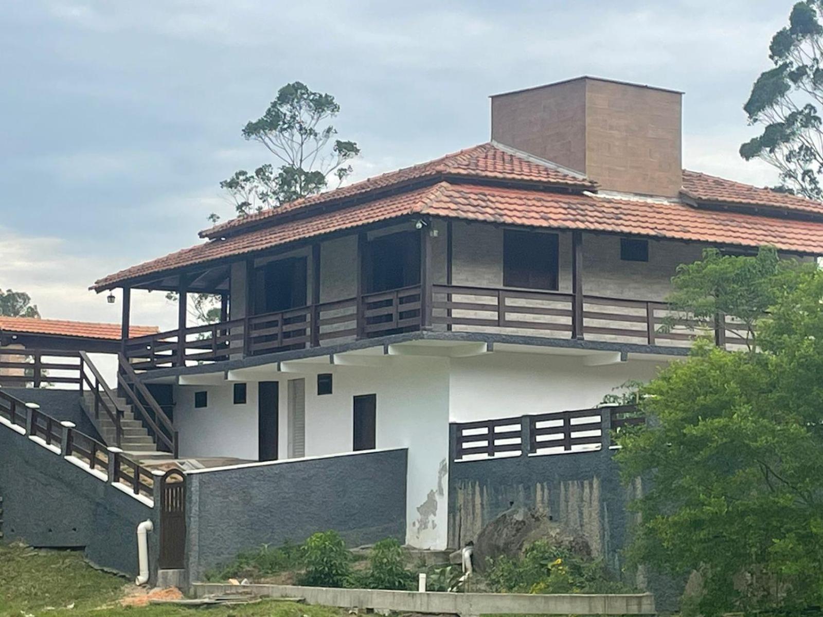 SÍTIO CANTINHO DO SOSSEGO, Casa de campo, pescaria, lareira, jogos de bilhar, area gourmet etc