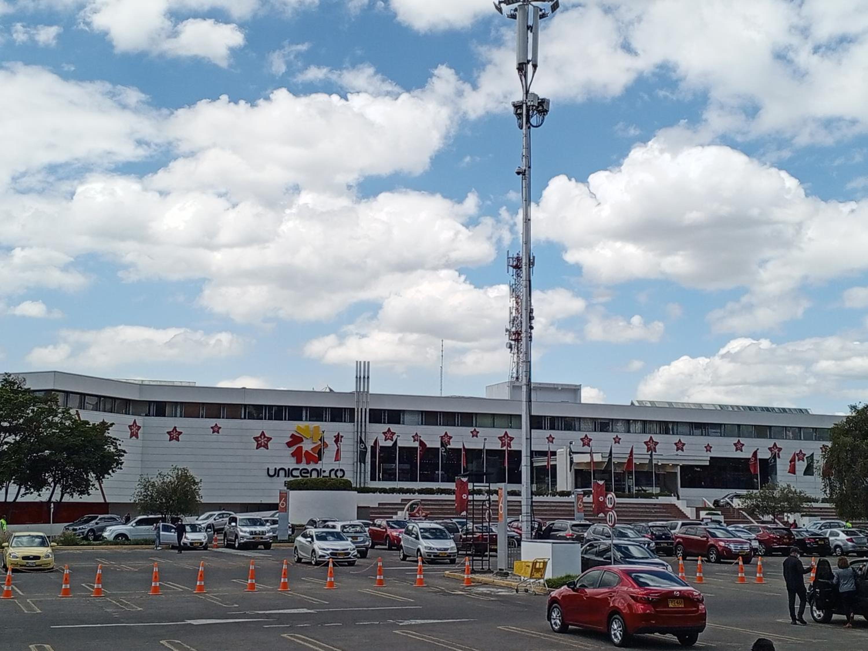 Soul Santa Bárbara, Top location, Caminando al Centro Comercial Unicentro, Suite de 20mts2, Cómoda cama Queen Size, Netflix y Wifi de fibra óptica con Cowo