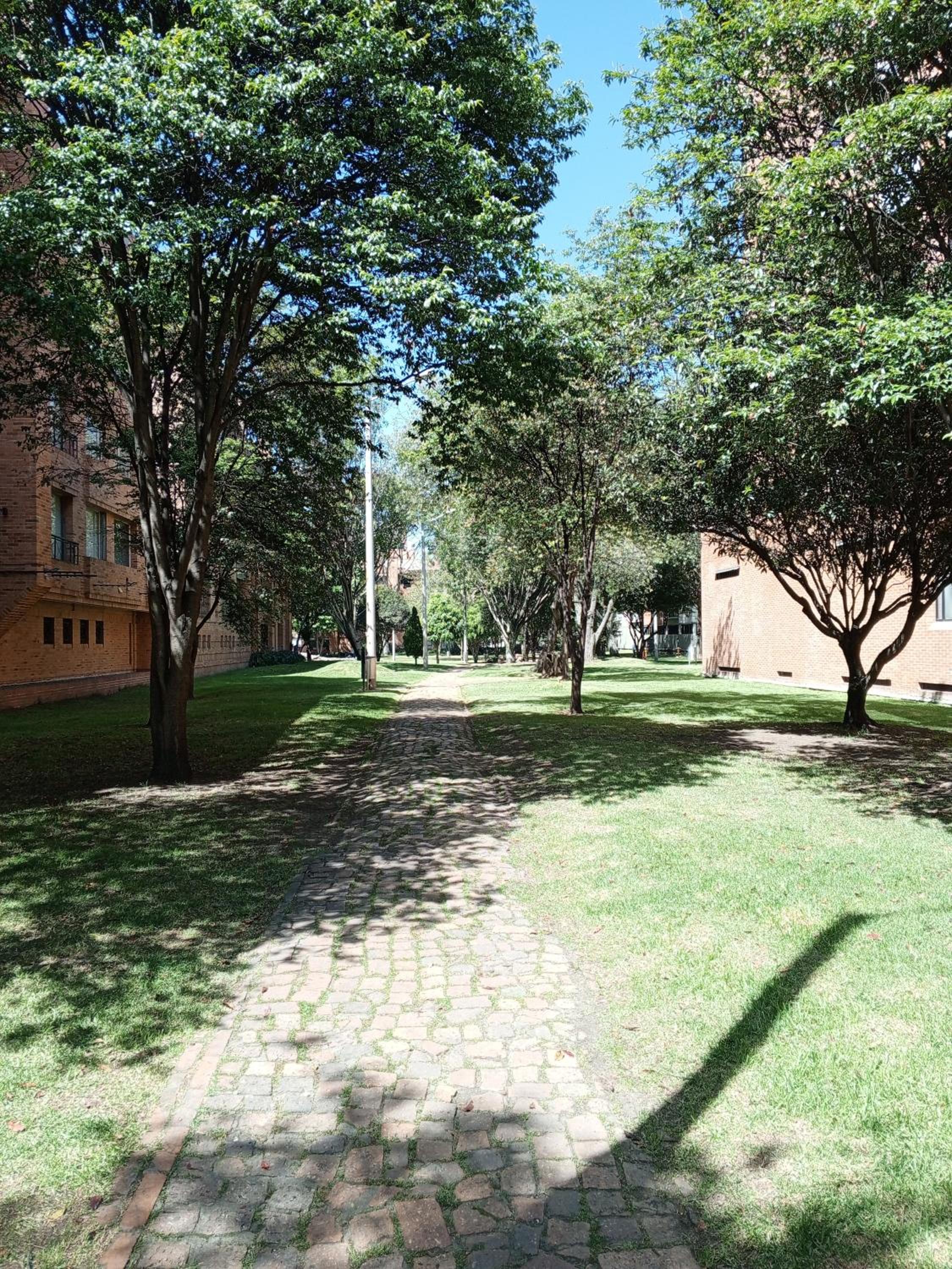 Soul Santa Bárbara, Top location, Caminando al Centro Comercial Unicentro, Suite de 20mts2, Cómoda cama Queen Size, Netflix y Wifi de fibra óptica con Cowo