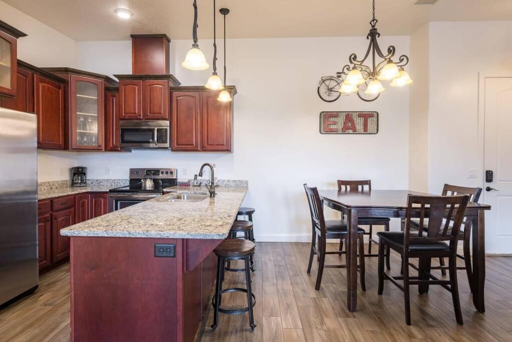 Luxury Downtown Rental - La Dolce Vita Villa #4 view 2