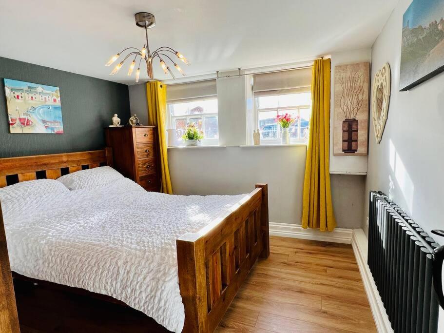 Swordfish Cottage **Next to the Harbour** view 3