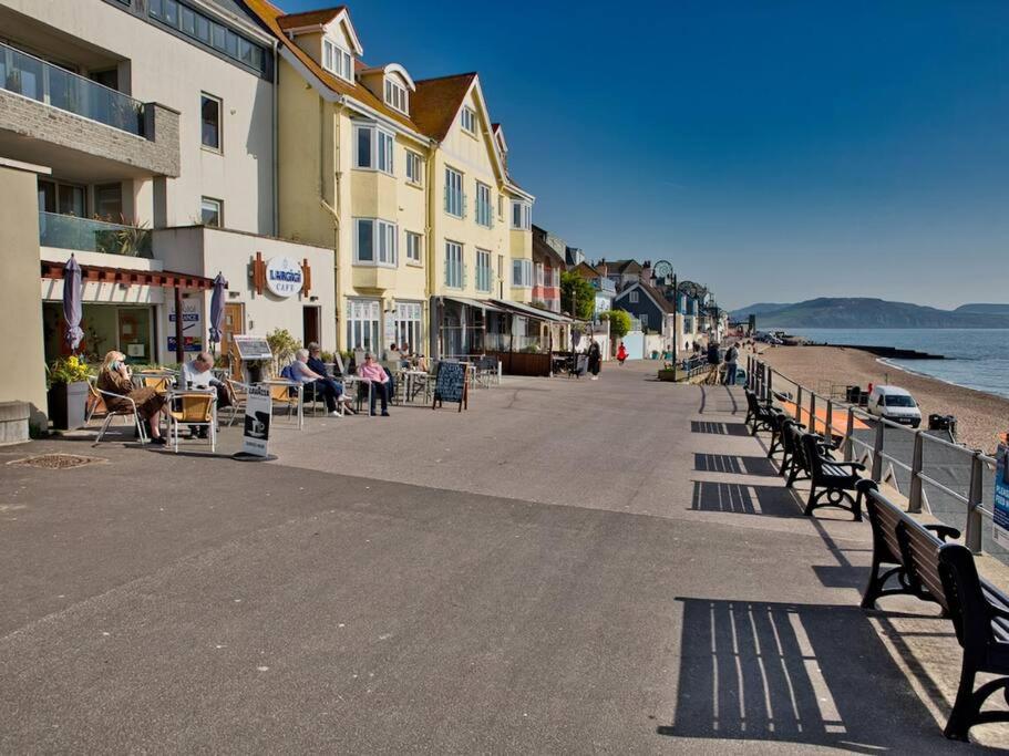 Palm Tree House, Lyme Regis view 2