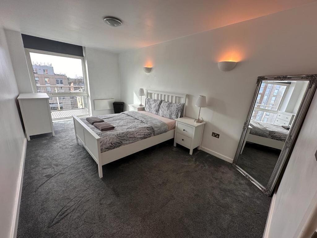 Milton Keynes Vacations - Recently Refurbished Apt central MK FREE PARKING - Property Image 2