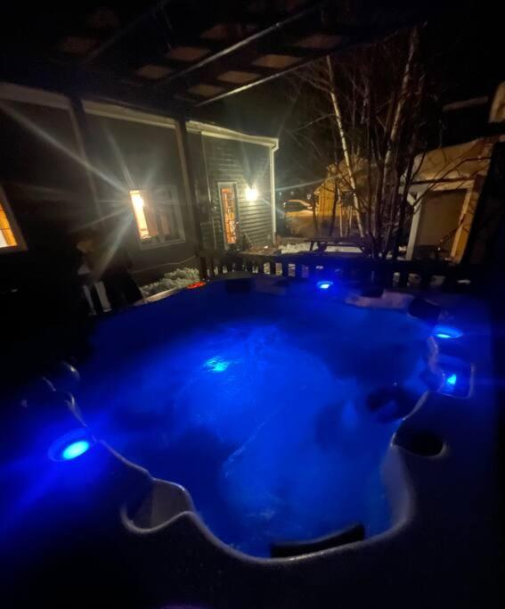 Marble Saltbox ~ hot tub