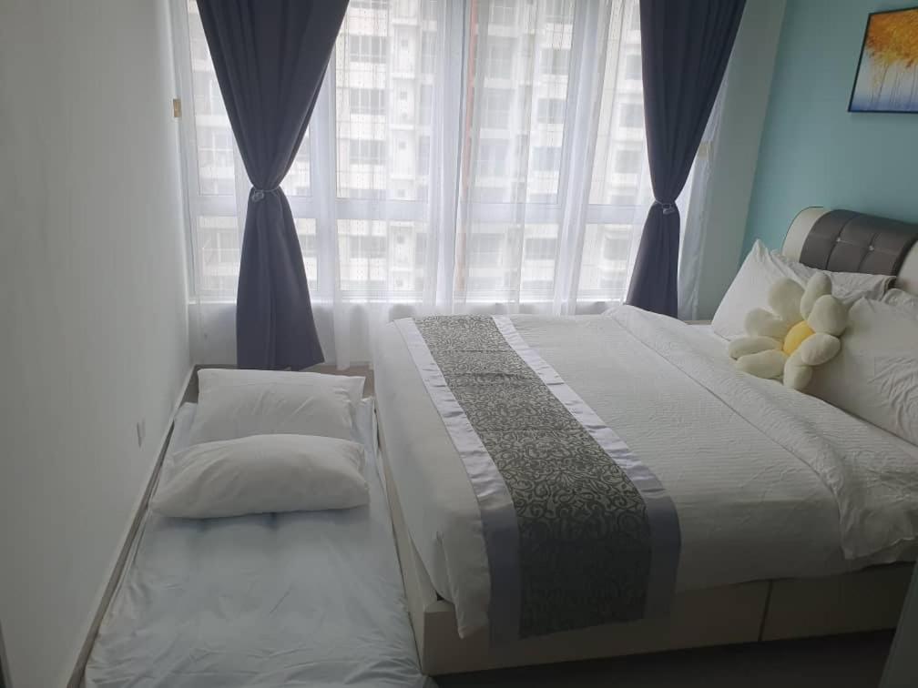 Corner KL Pool View RC Residence with High Internet Speed 500Mbps