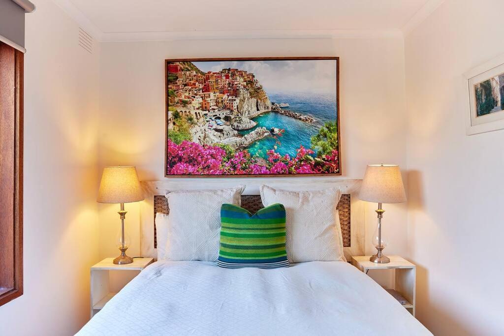 Rose Cottage - Right in town
