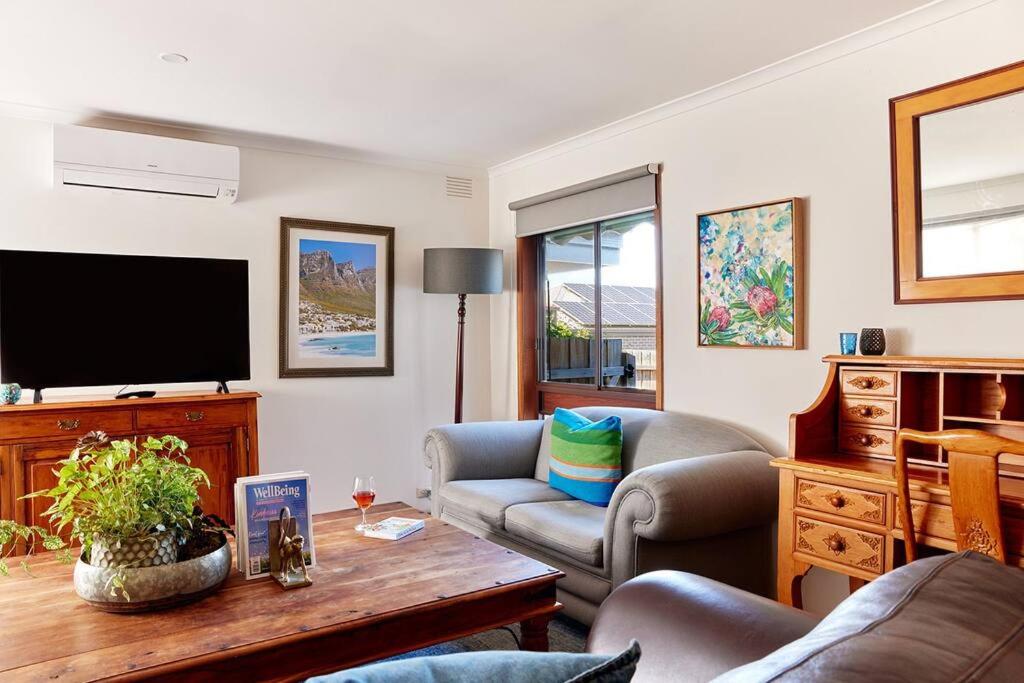 Rose Cottage - Right in town