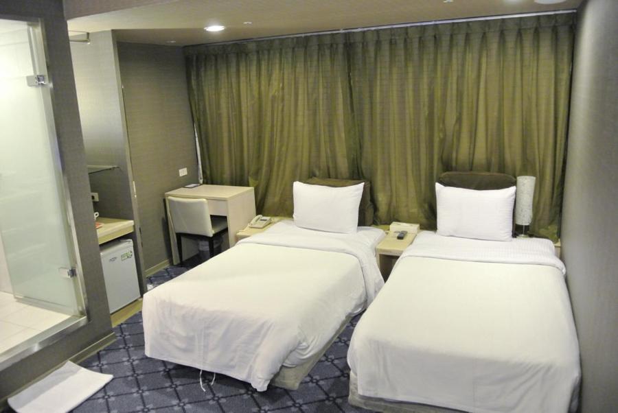 Say Love Hotel - Image 3