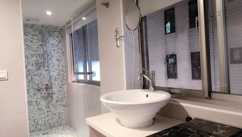 Say Love Hotel - Image 4