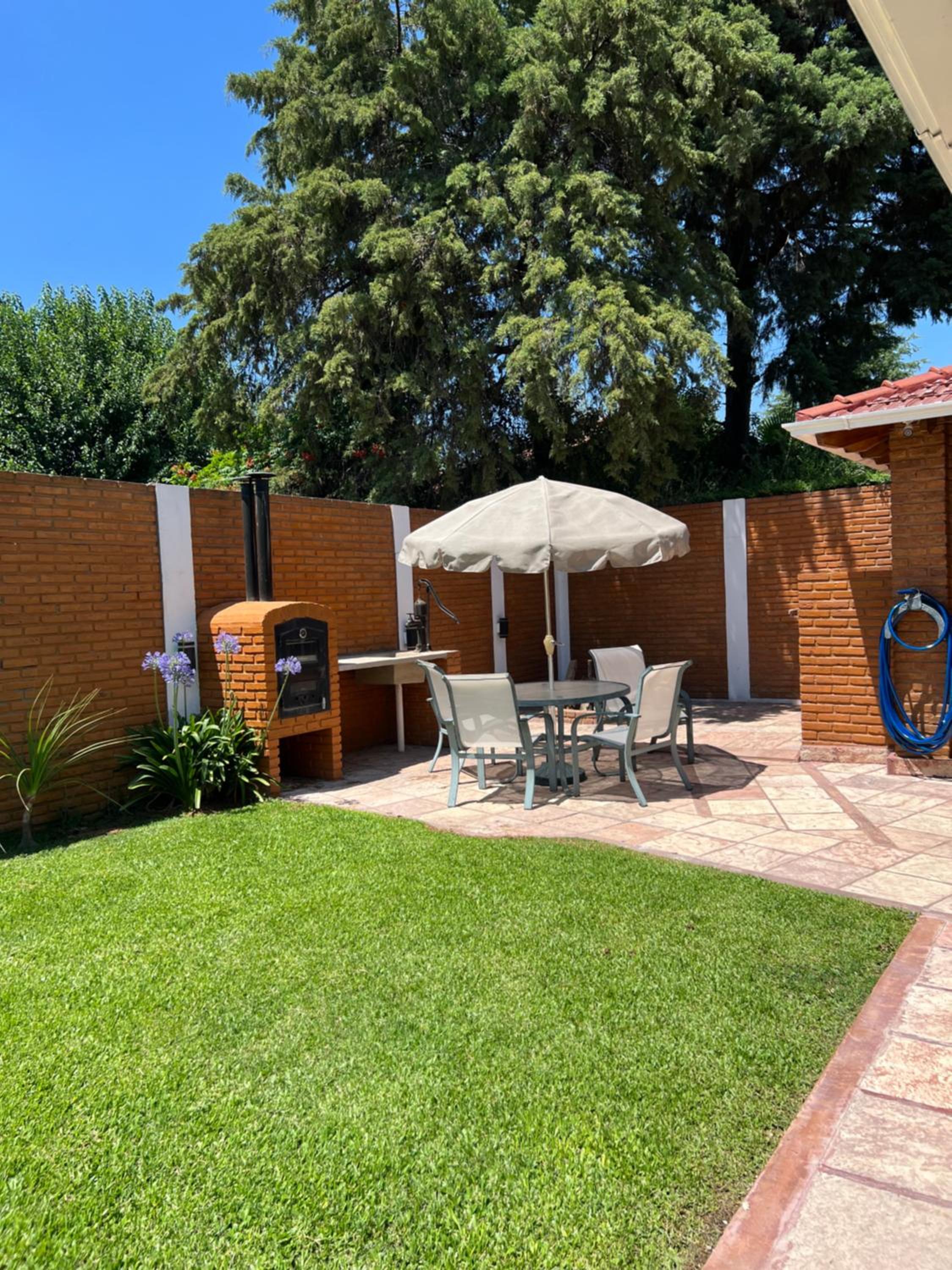 CASA QUINTA EN BARRIO PRIVADO