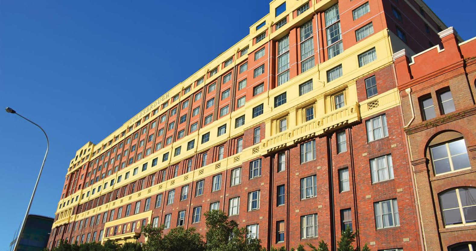 Light Resort Style Haven in Darling Harbour