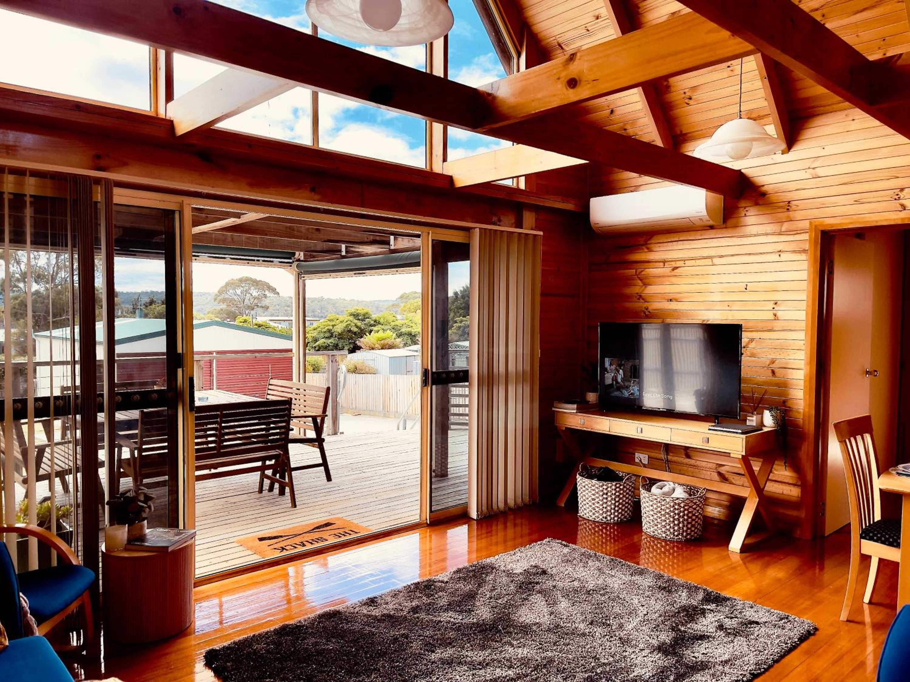 House with bay views - St Helens family escape