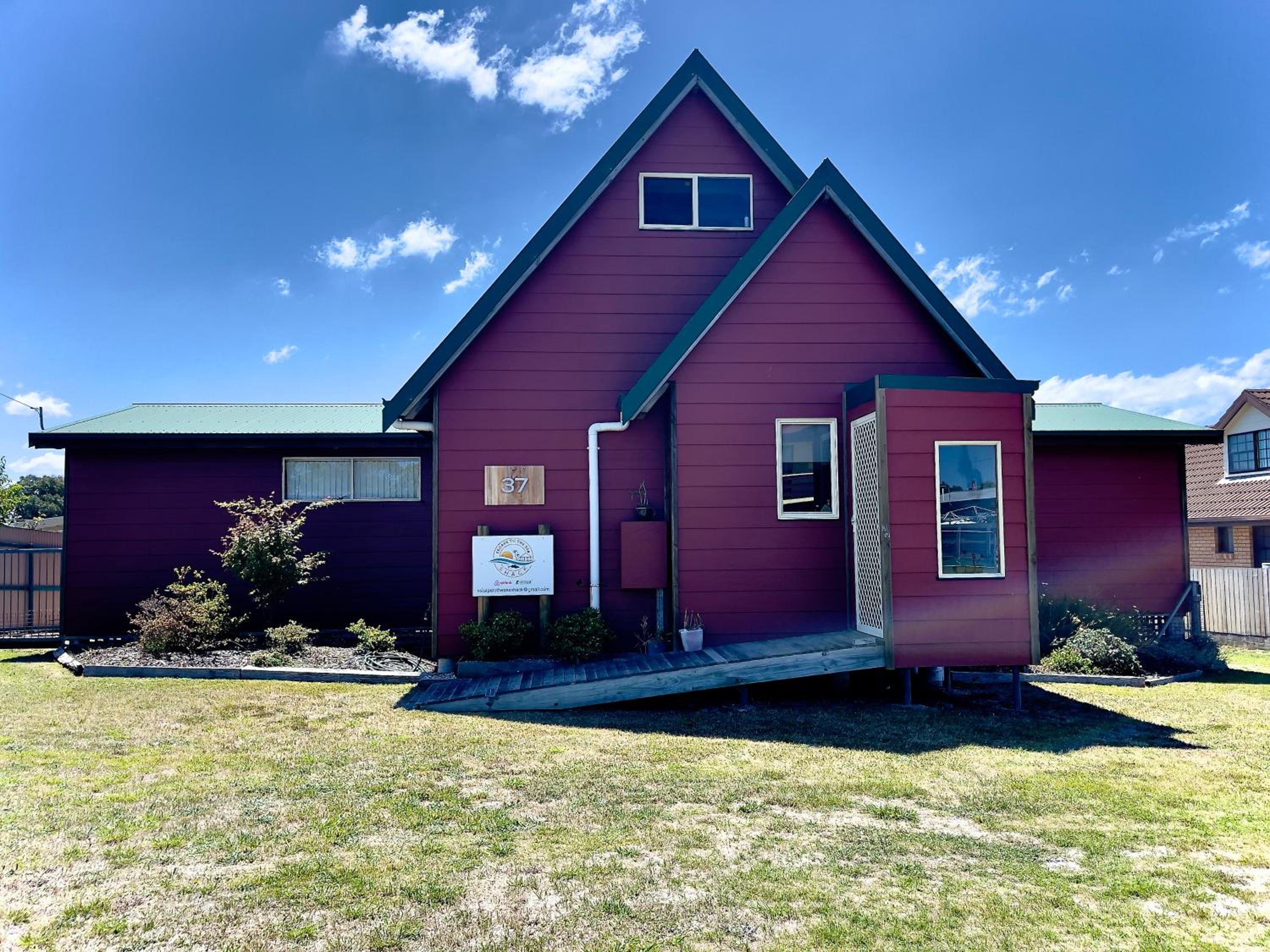 House with bay views - St Helens family escape