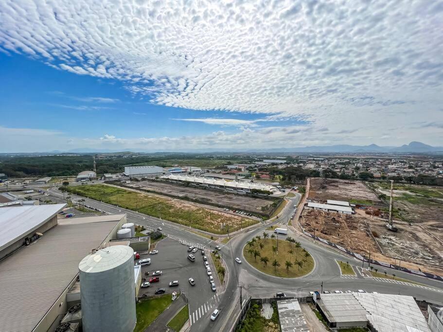 Ap novo em frente a shopping center e próximo a praia