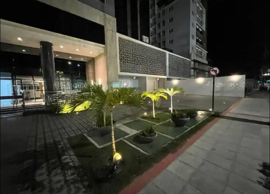Ap novo em frente a shopping center e próximo a praia