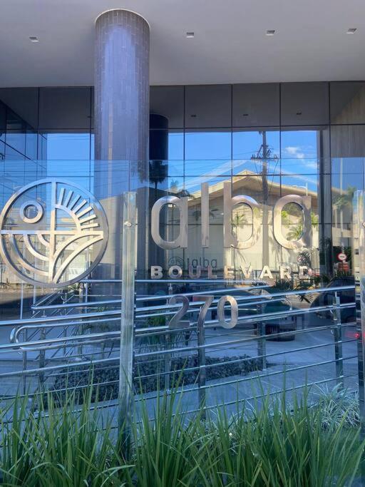 Ap novo em frente a shopping center e próximo a praia