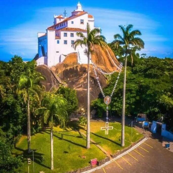 Ap novo em frente a shopping center e próximo a praia