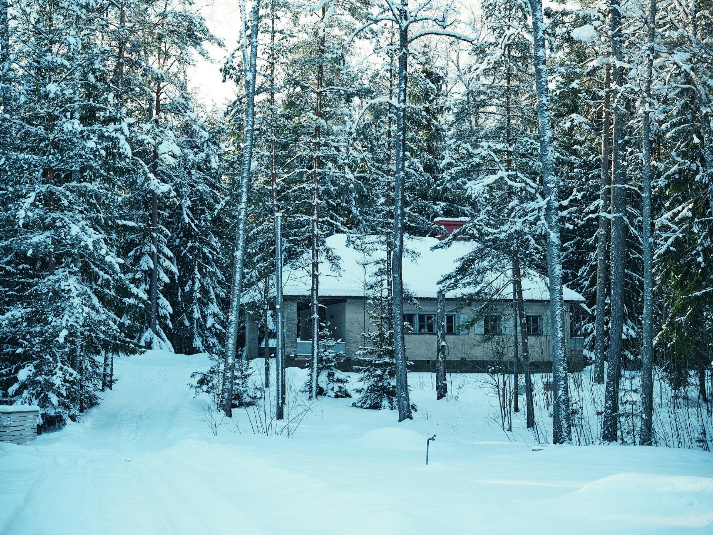 Mökki meren läheisyydessä