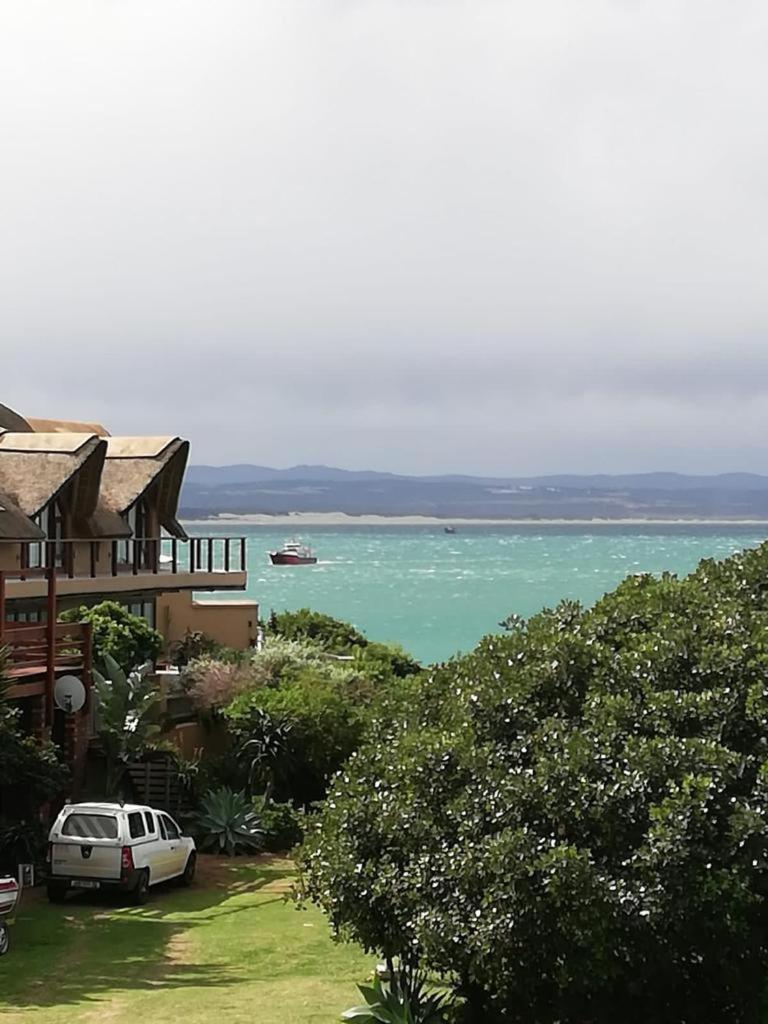 Surf n Sea Beachfront Holiday Home view 3