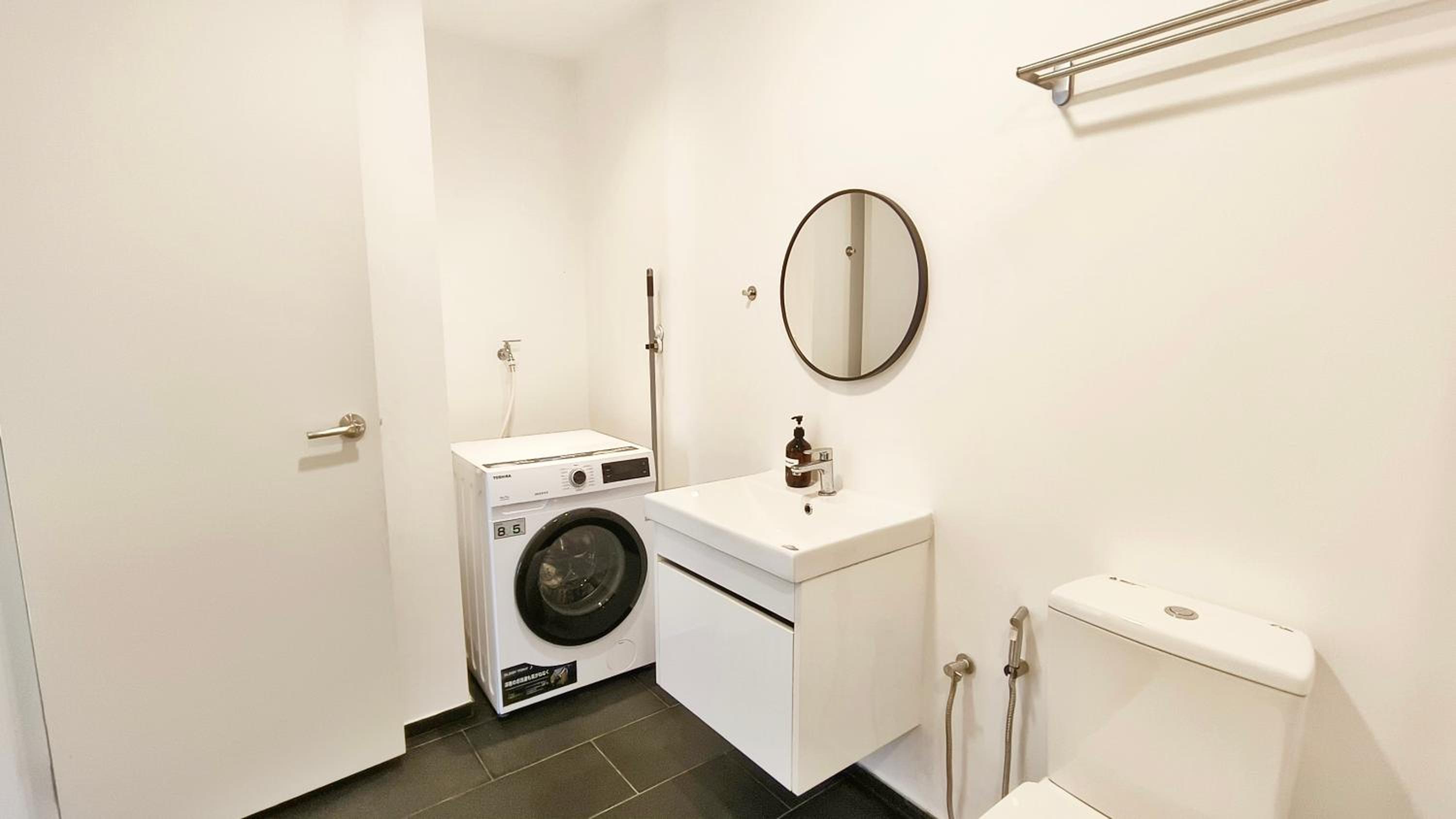 UNA Serviced Apartment by manatidur