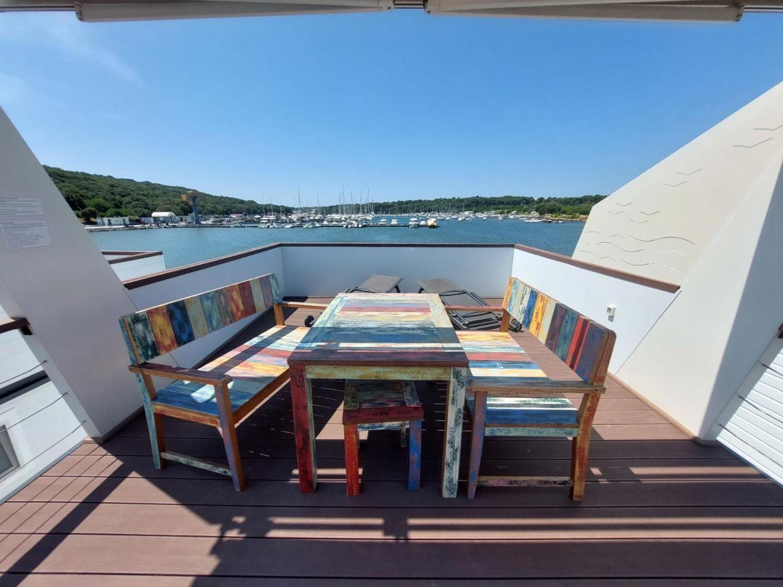 HOUSE BOAT OLIVA - Floating House view 3