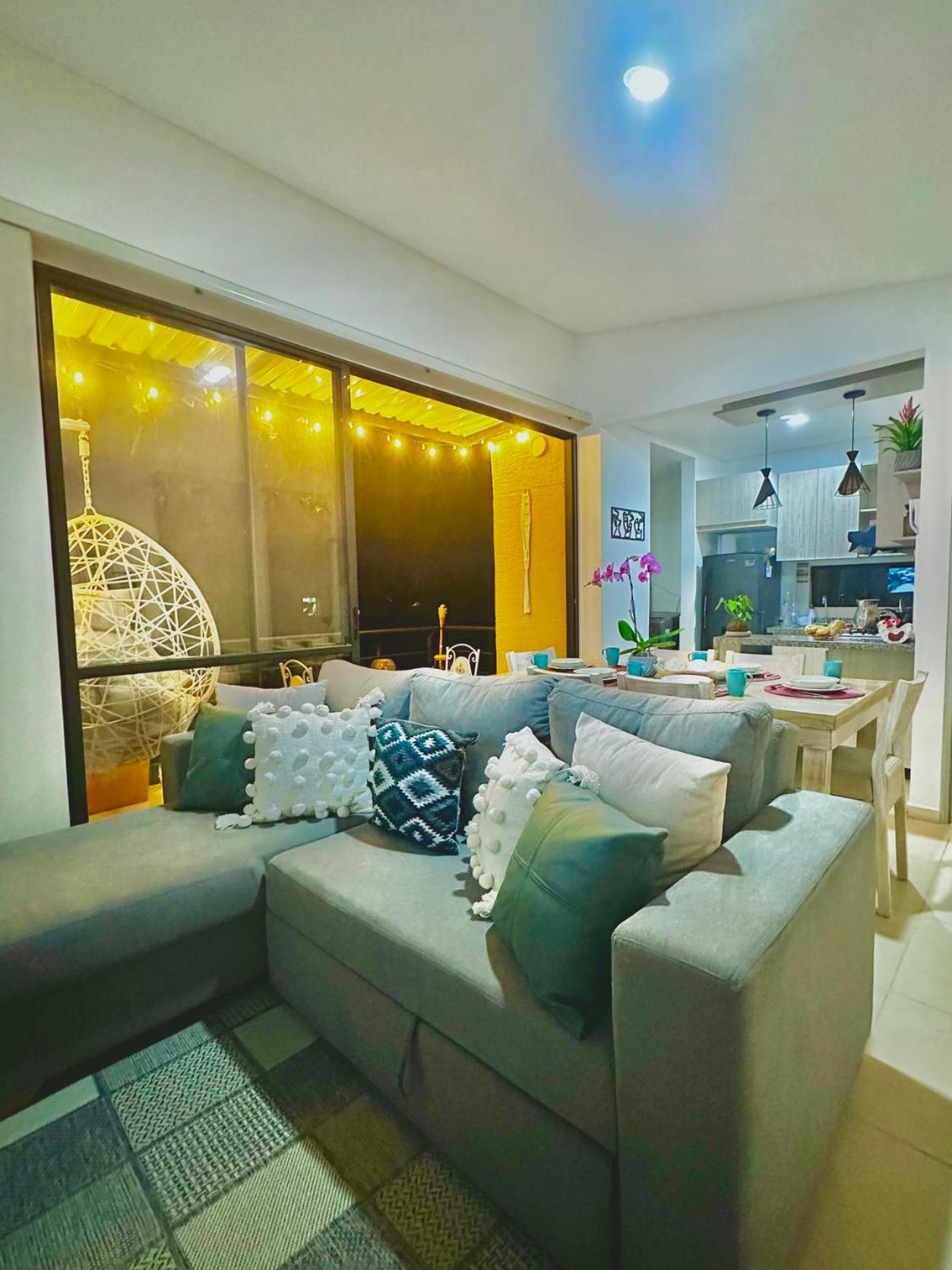 Apartamento Condominio Vacaciones G305 a 5 Minutos del Aeropuerto, 20 minutos del parque del cafe cerca en Armenia, Ubicado en La Tebaida.