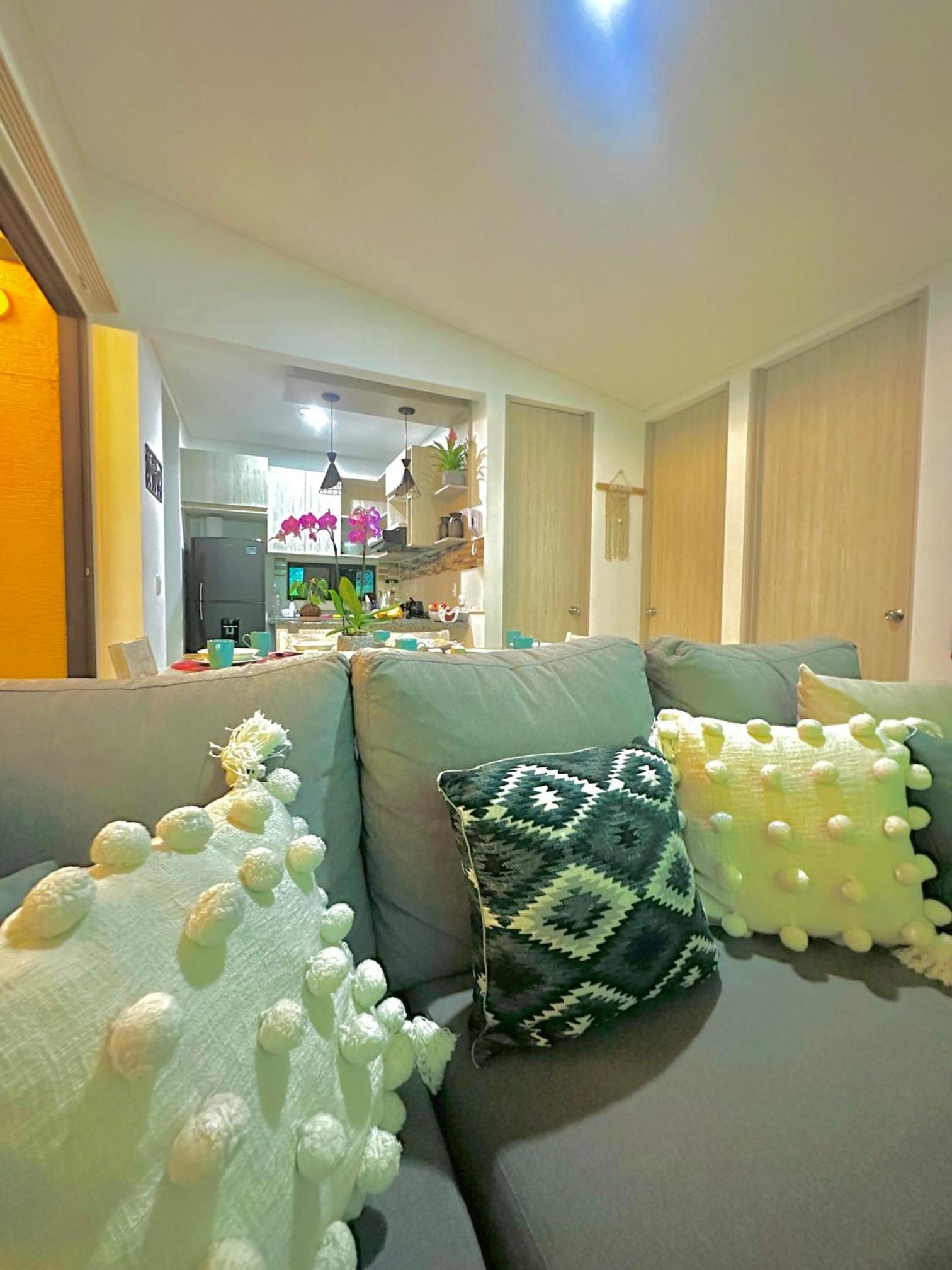 Apartamento Condominio Vacaciones G305 a 5 Minutos del Aeropuerto, 20 minutos del parque del cafe cerca en Armenia, Ubicado en La Tebaida.
