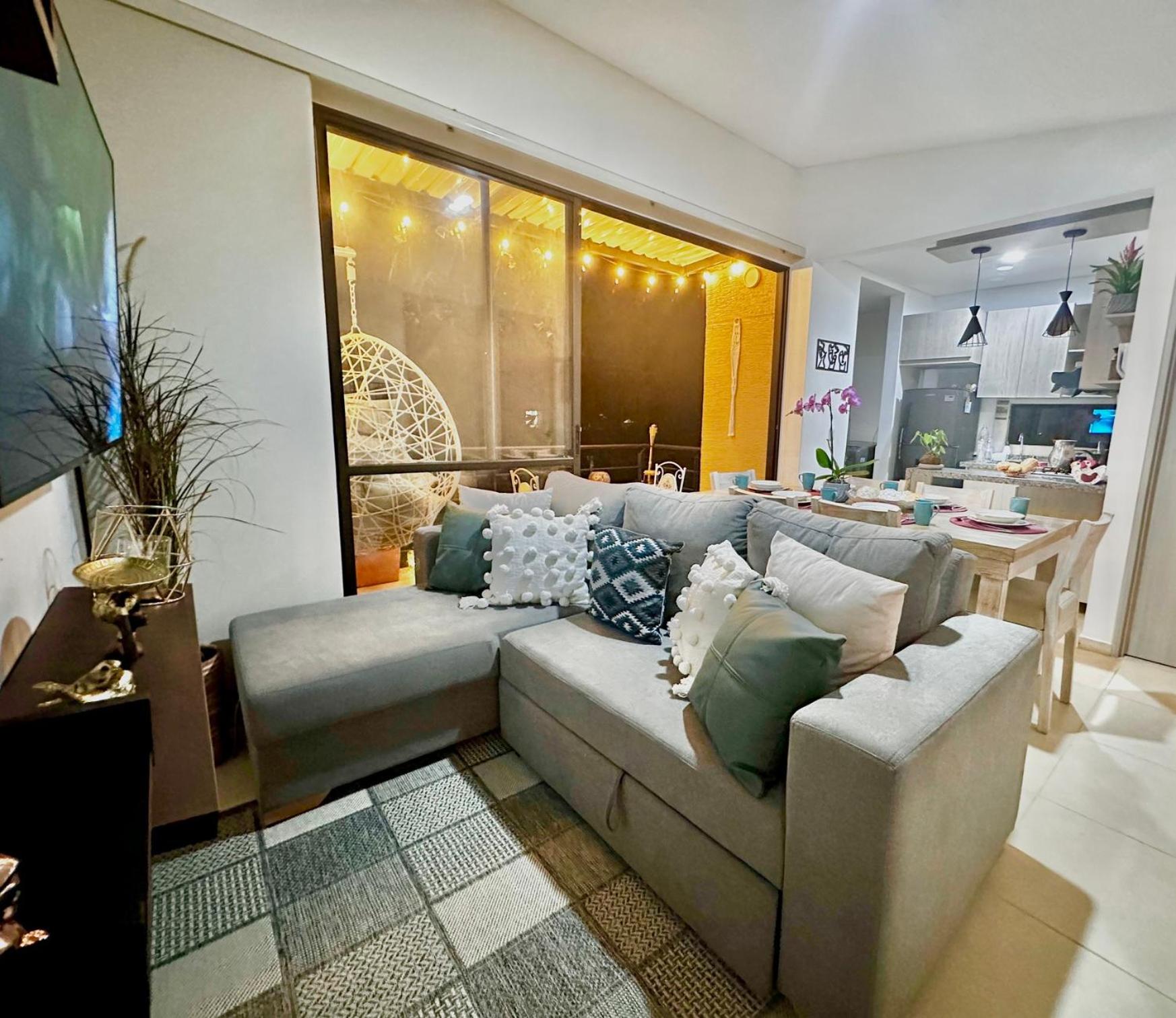 Apartamento Condominio Vacaciones G305 a 5 Minutos del Aeropuerto, 20 minutos del parque del cafe cerca en Armenia, Ubicado en La Tebaida.