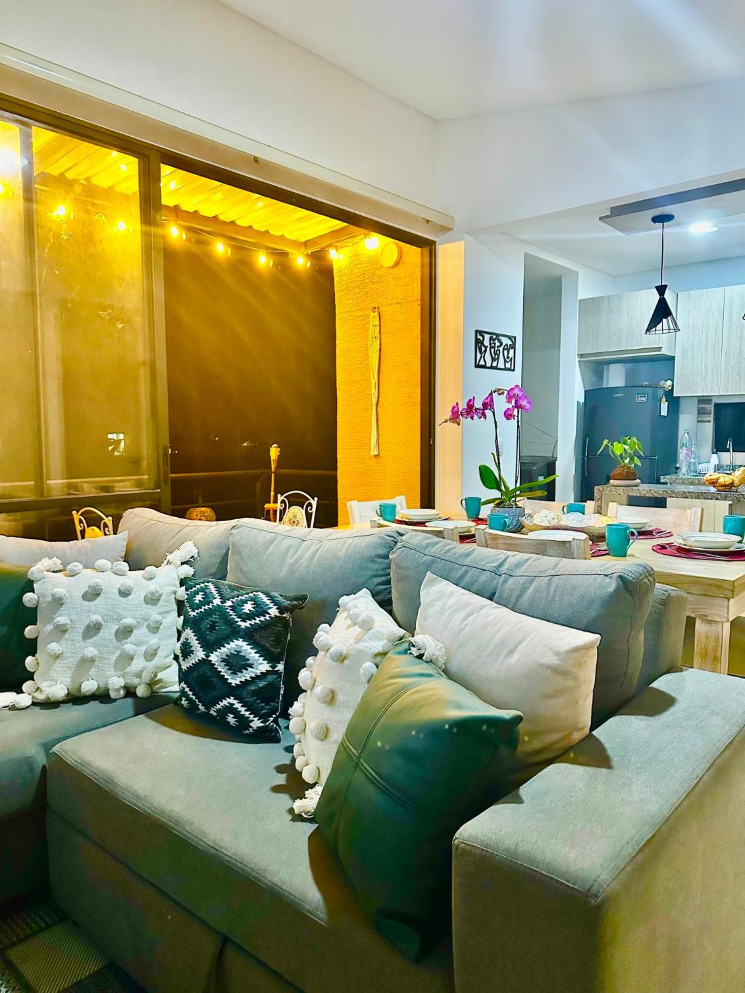 Apartamento Condominio Vacaciones G305 a 5 Minutos del Aeropuerto, 20 minutos del parque del cafe cerca en Armenia, Ubicado en La Tebaida.