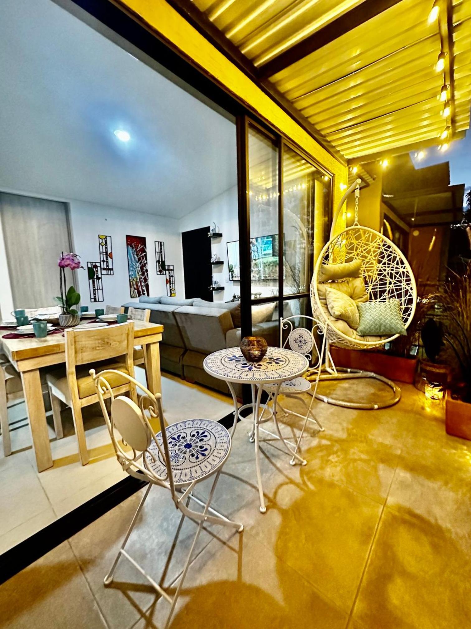 Apartamento Condominio Vacaciones G305 a 5 Minutos del Aeropuerto, 20 minutos del parque del cafe cerca en Armenia, Ubicado en La Tebaida.