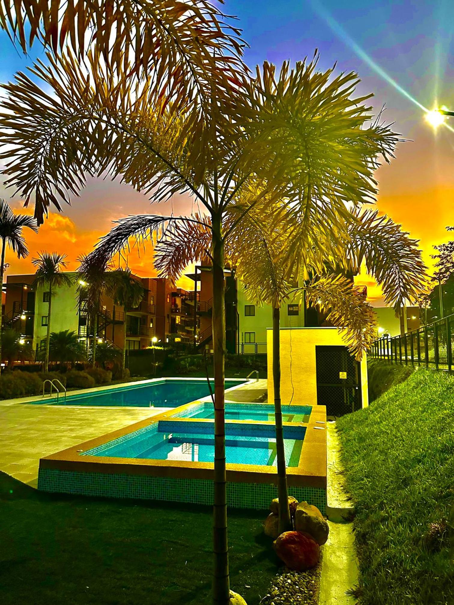 Apartamento Condominio Vacaciones G305 a 5 Minutos del Aeropuerto, 20 minutos del parque del cafe cerca en Armenia, Ubicado en La Tebaida.