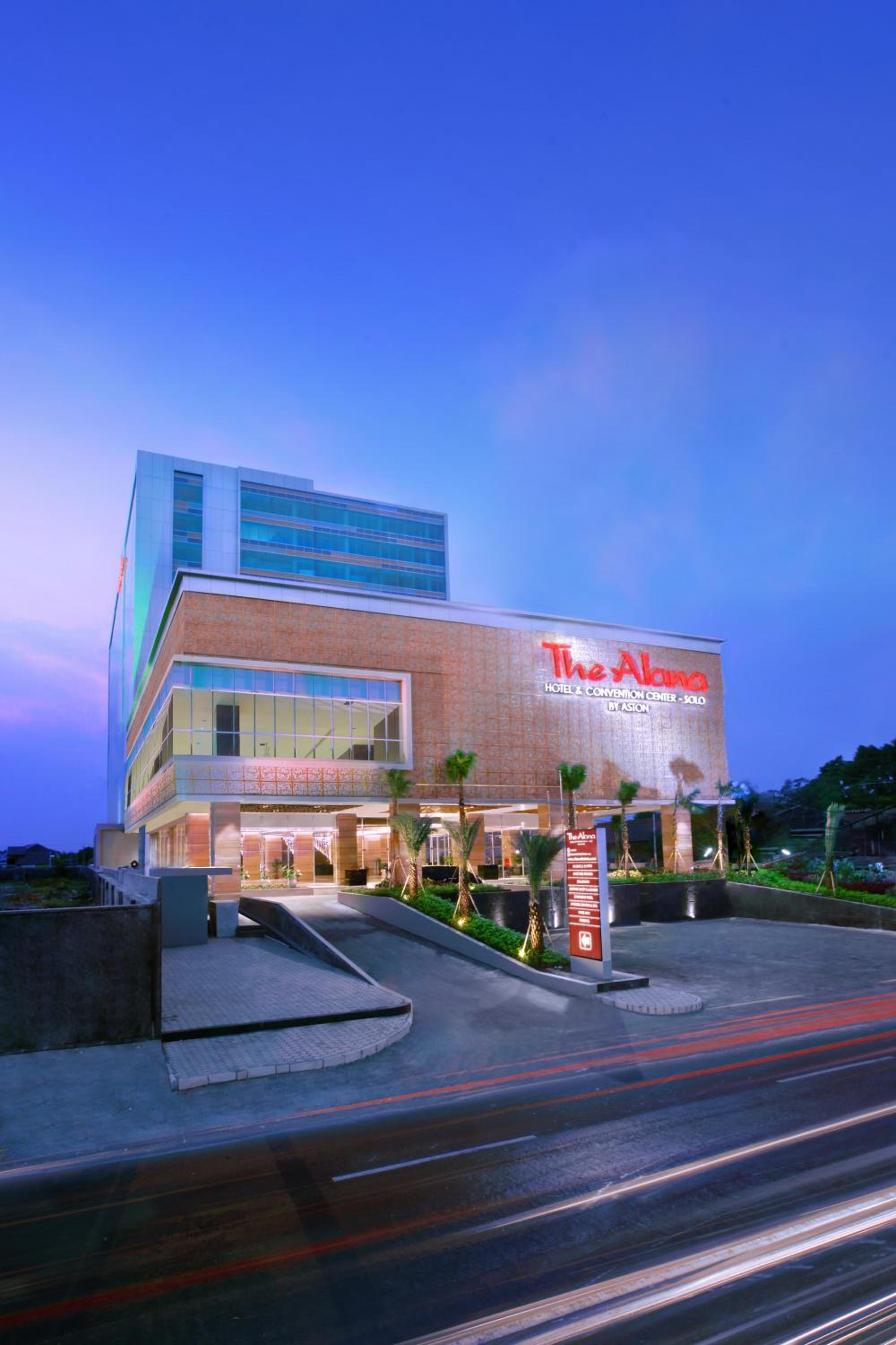 Solo Vacations - The Alana Hotel  Convention Center Solo by ASTON - Property Image 1