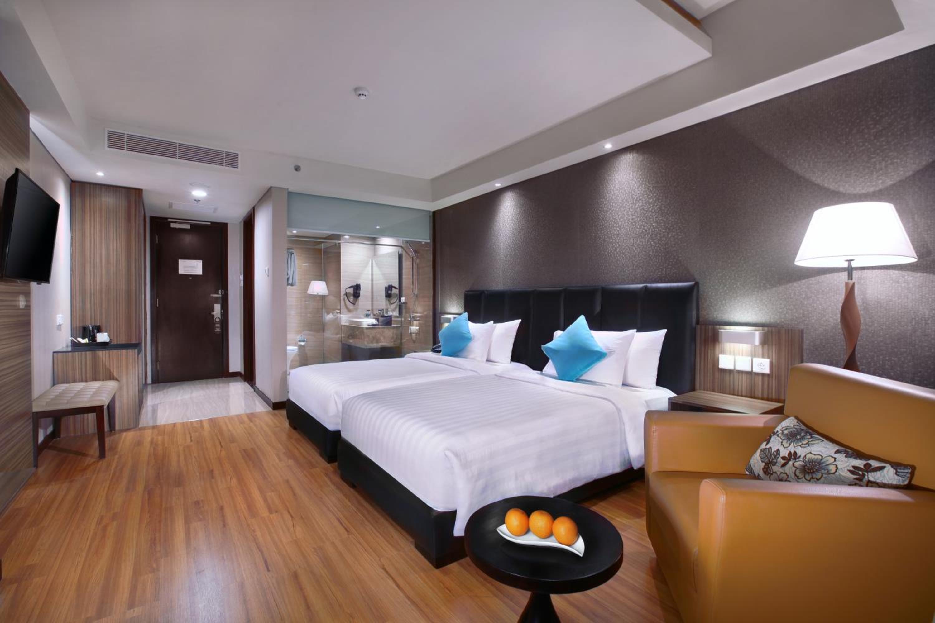 Solo Vacations - The Alana Hotel  Convention Center Solo by ASTON - Property Image 2