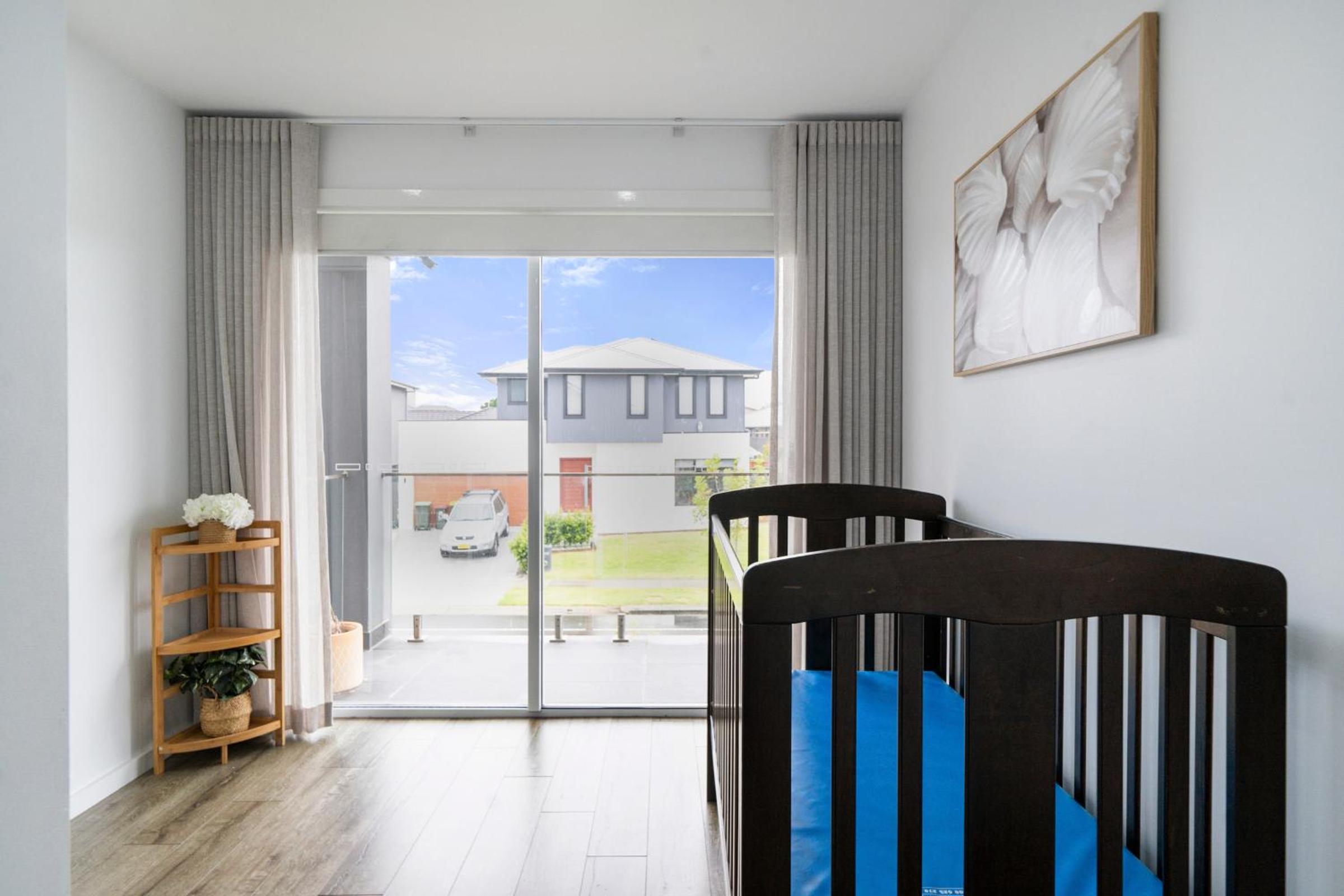 Spacious 5 Bedroom 2.5 bathroom House in Gregory Hills