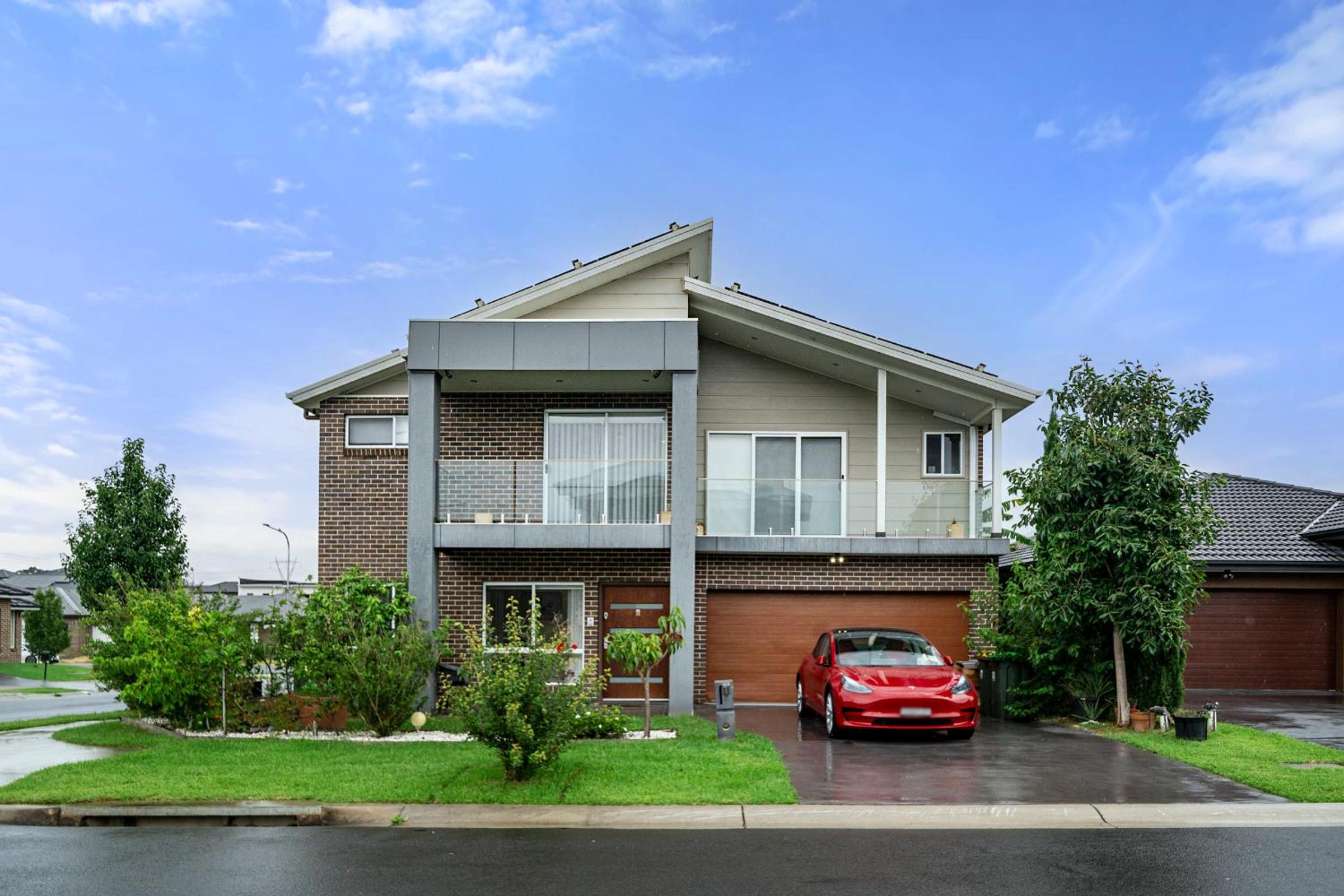 Spacious 5 Bedroom 2.5 bathroom House in Gregory Hills