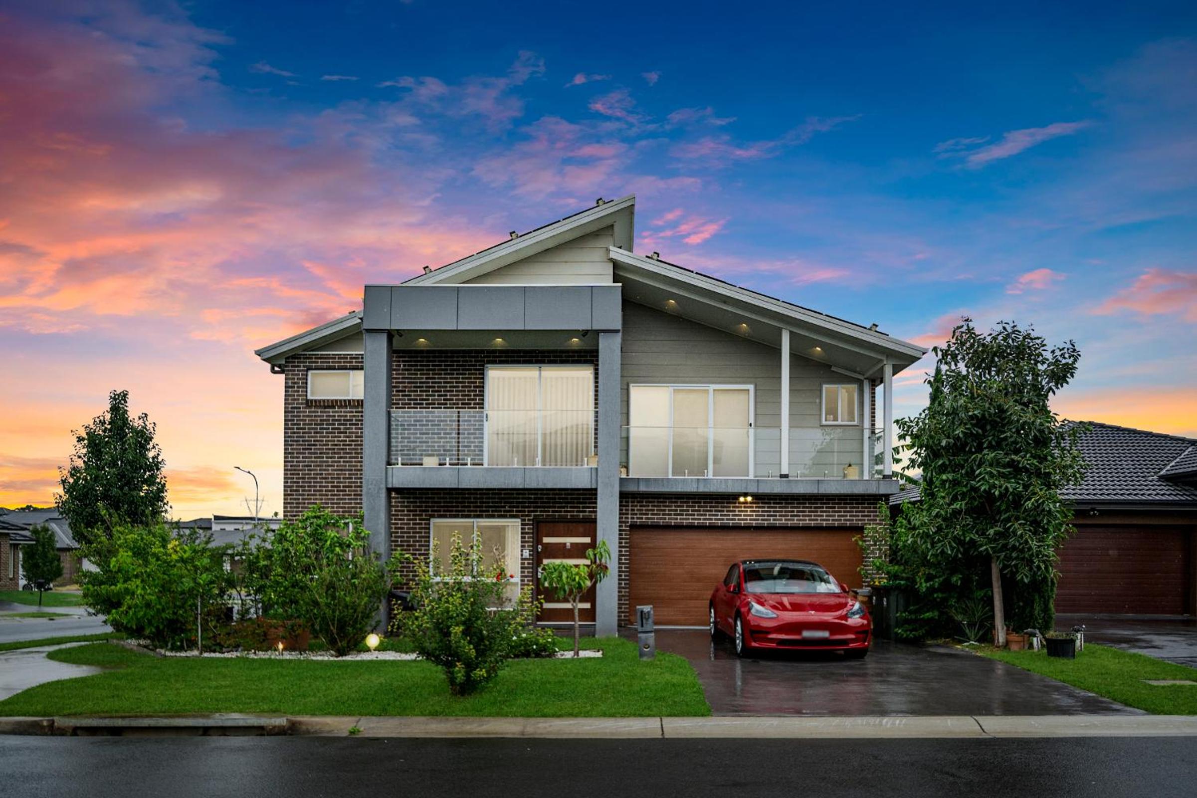 Spacious 5 Bedroom 2.5 bathroom House in Gregory Hills