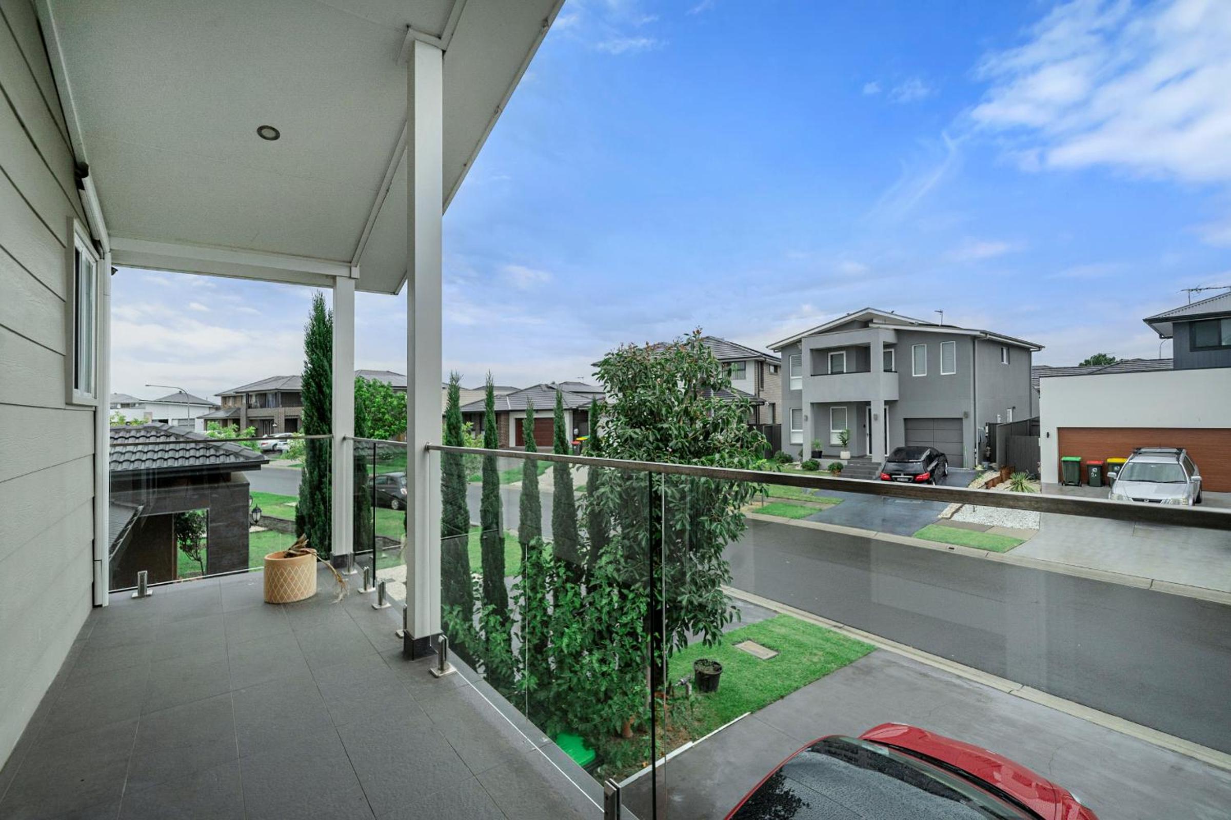Spacious 5 Bedroom 2.5 bathroom House in Gregory Hills