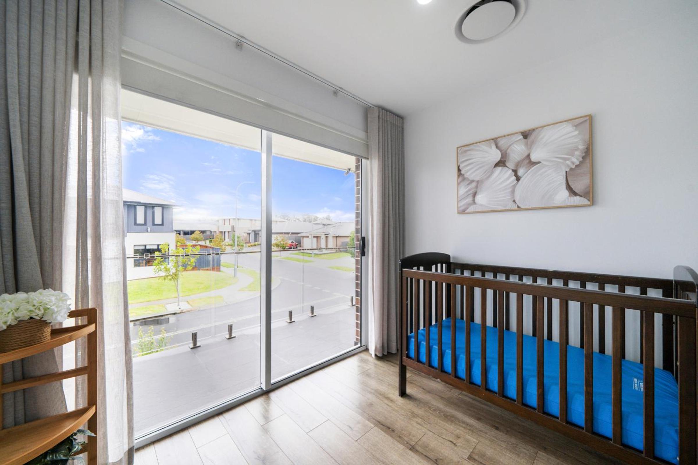 Spacious 5 Bedroom 2.5 bathroom House in Gregory Hills