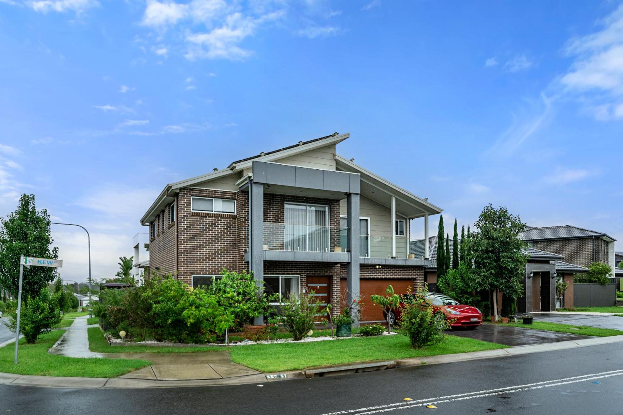 Spacious 5 Bedroom 2.5 bathroom House in Gregory Hills