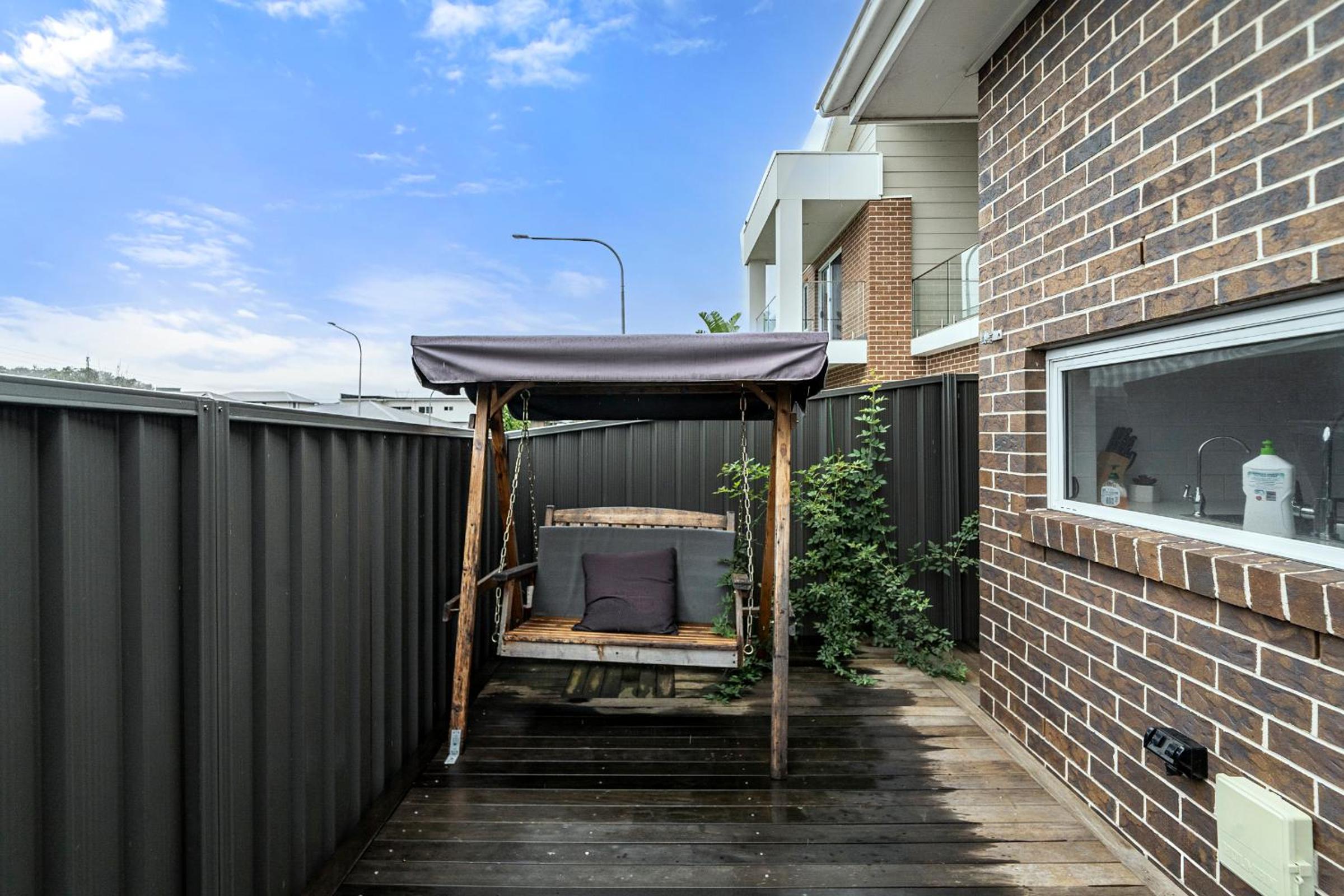 Spacious 5 Bedroom 2.5 bathroom House in Gregory Hills
