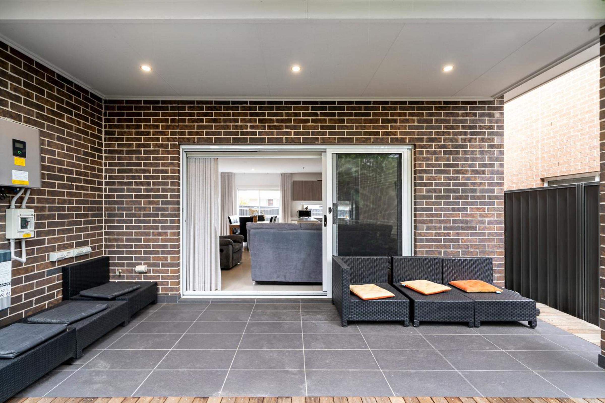 Spacious 5 Bedroom 2.5 bathroom House in Gregory Hills