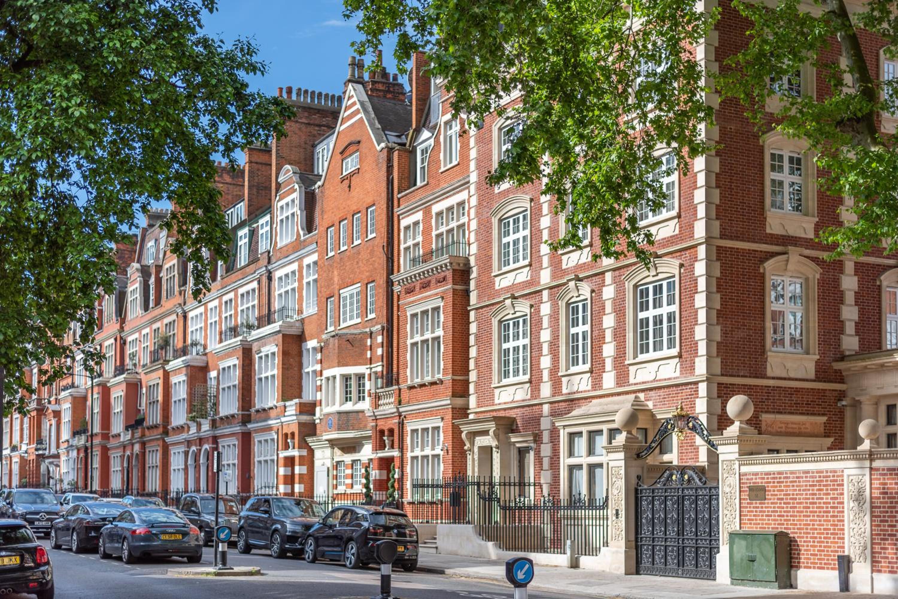 Park Apartments near Portobello Road